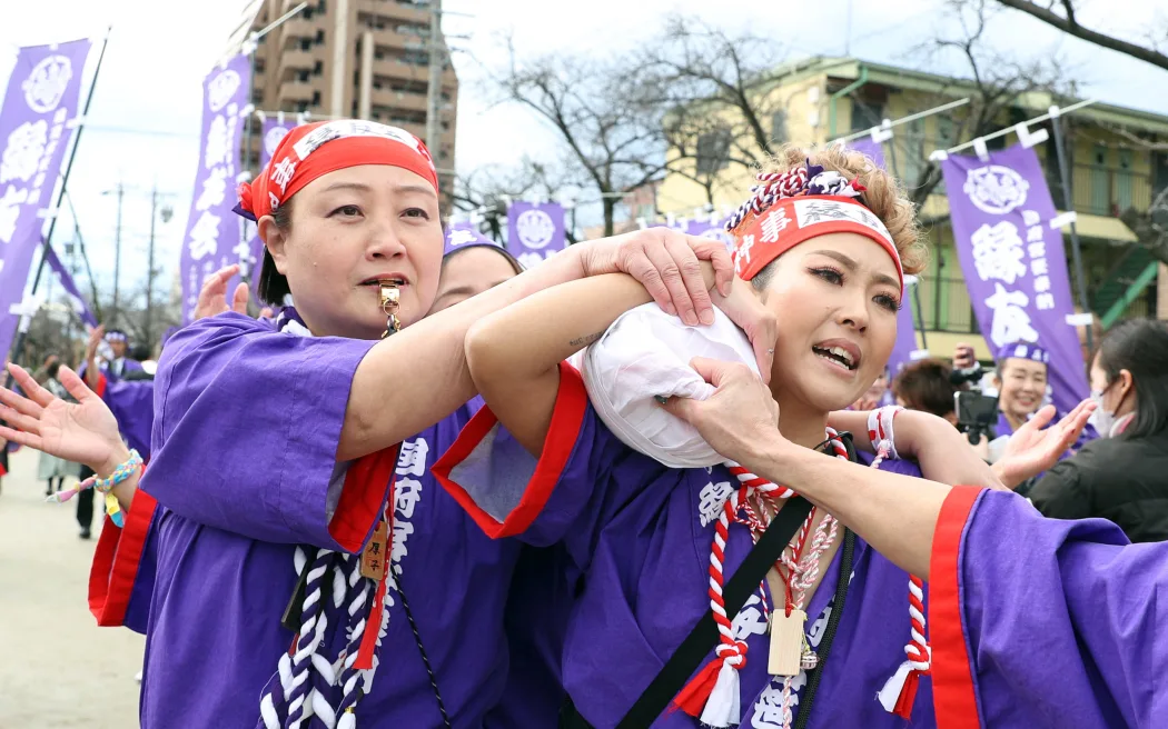 Japan naked festival: Women join for first time in 1,250 years