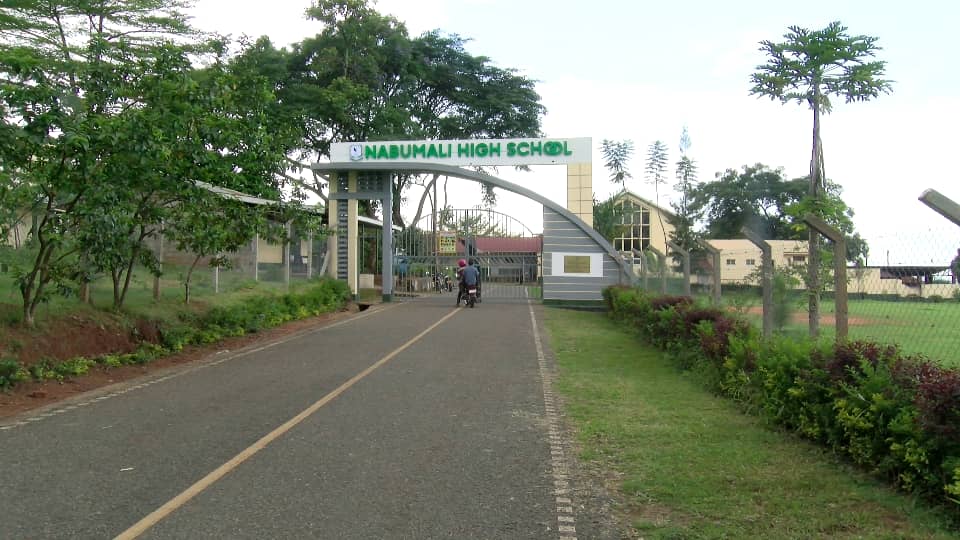 Unfulfillment of presidential pledges on traditional schools leave many in dilemma.