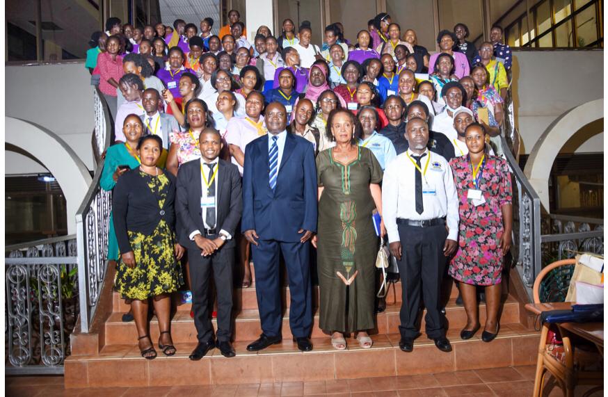 Public Service considering pay rise for secretaries