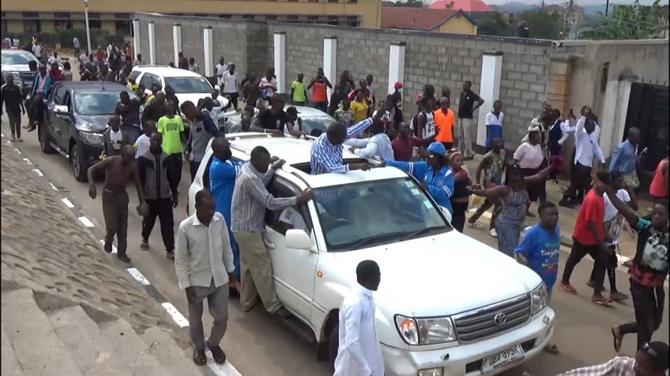 Has FDC been divided along East-West lines?
