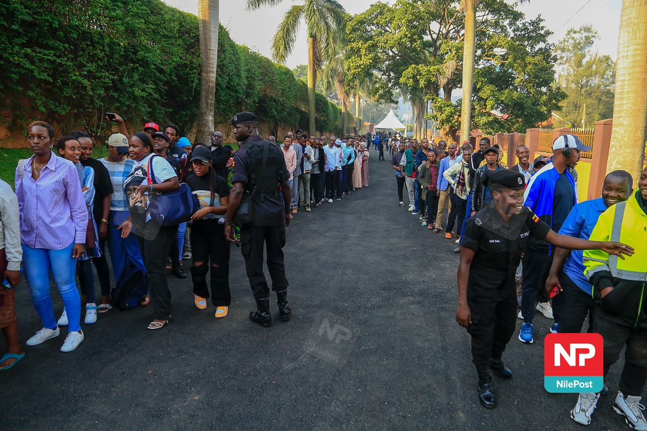 PICTURES: Rwandans in Uganda throng polling station