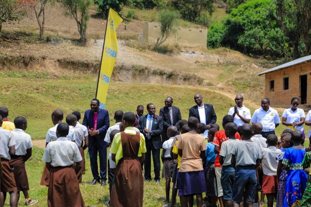 URSB donates 100 bags of cement to Rwampara school