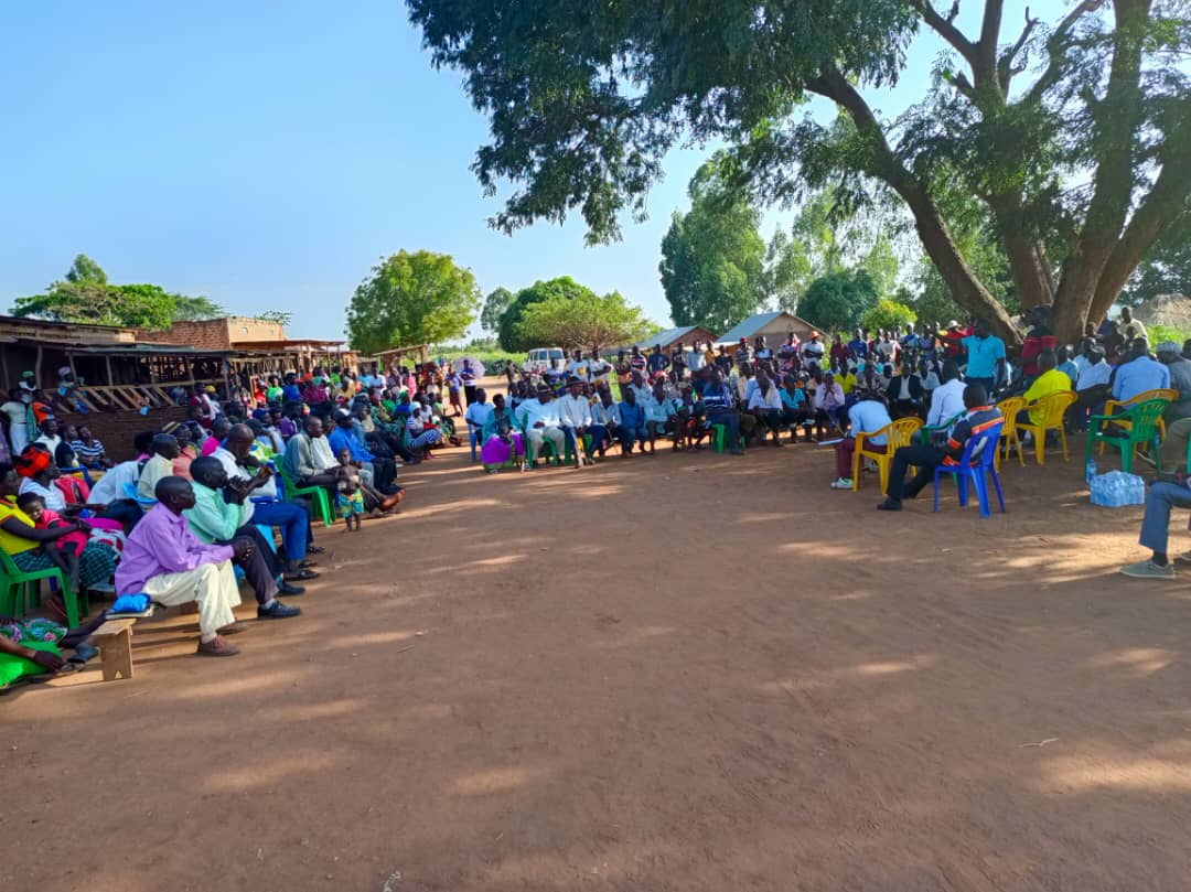 12 houses torched in Hoima land wrangle
