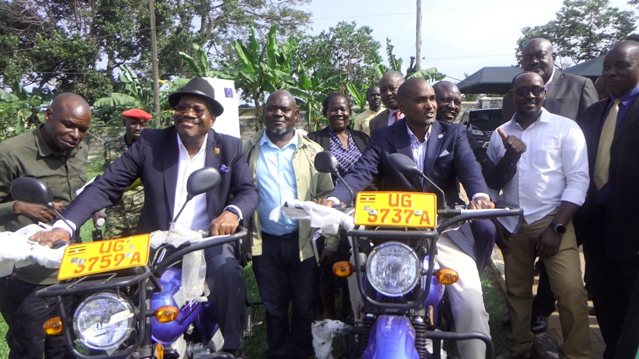 Govt gives  motorcycles to agricultural extension workers