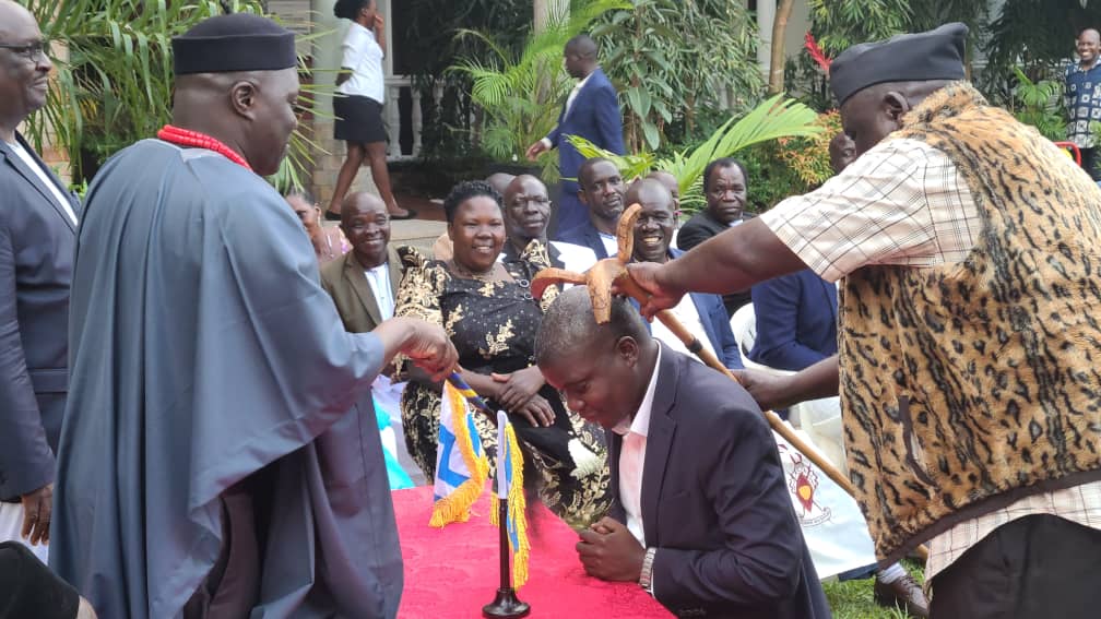 Alur, Bunyoro kings strengthen ties, urge devt, unity among subjects