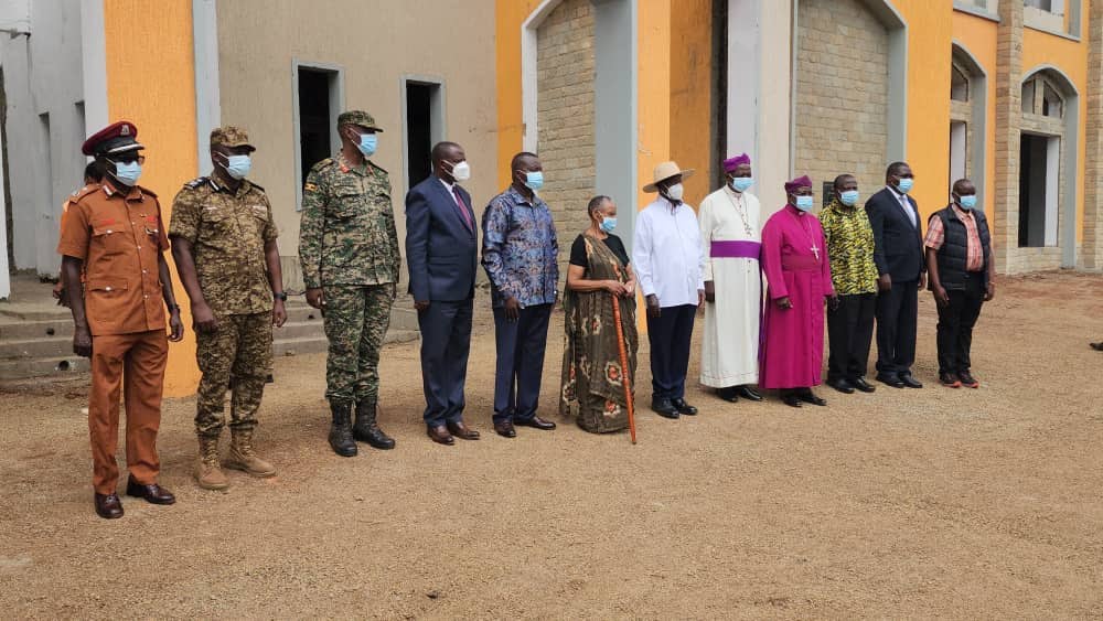 Museveni criticises Bunyoro leaders for focusing on infrastructure over economic empowerment