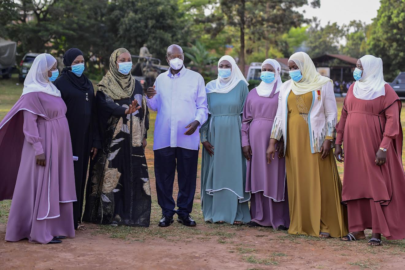 Museveni contributes shs2bn to Muslim women saccos