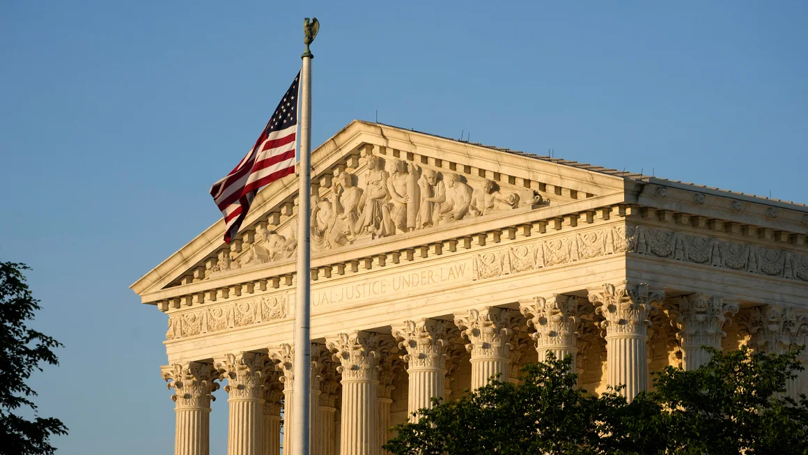 US Supreme Court allows Trump to resume deportations to third countries