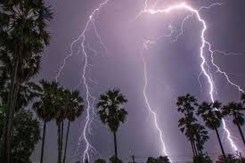 Lightning strikes, injures three in Rubanda
