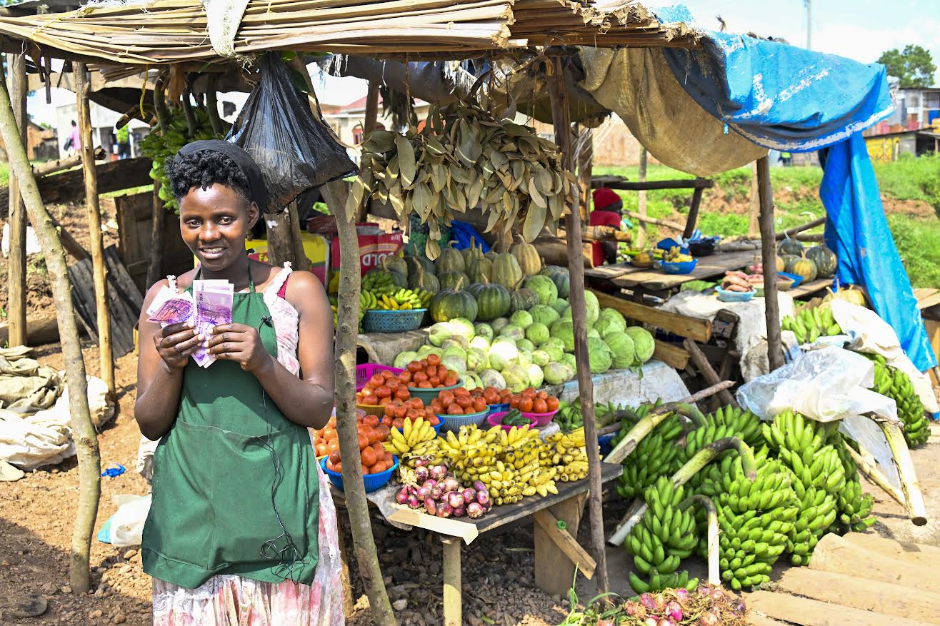 Museveni gives Mityana vendors shs100, 000 each