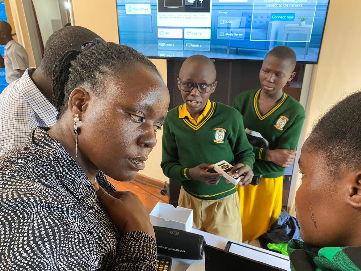 Airtel -UNICEF partnership connects 1,200 schools, 1m children in  Uganda, Africa to digital education