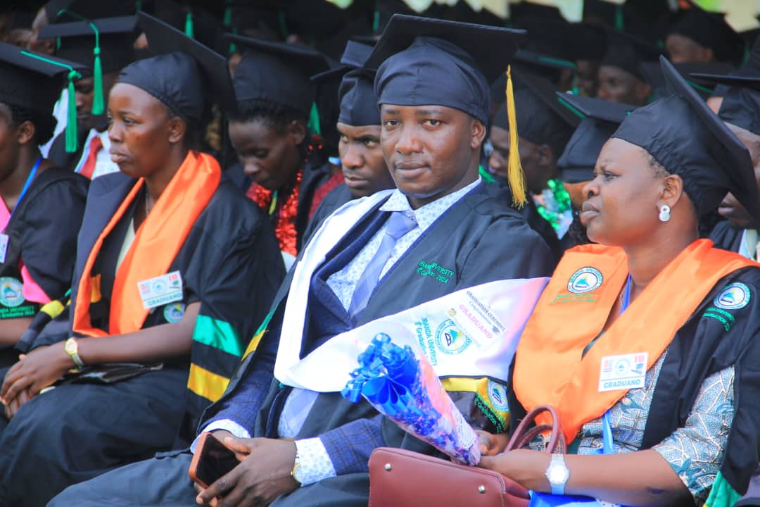 Over 3,000 graduate at Ibanda University