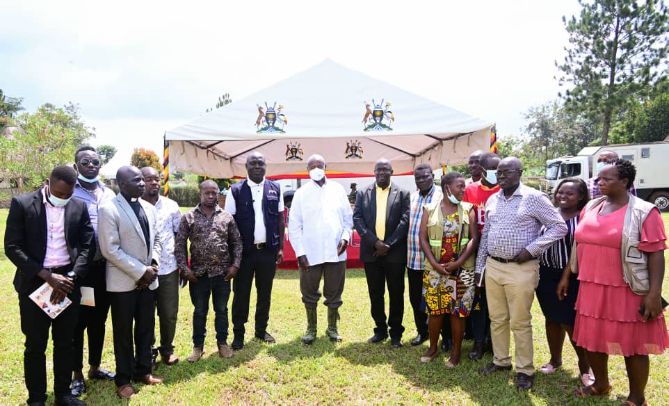 Museveni Calls Busoga Journalists 'Paupers' But Offers Shs100m, Minibus for Sacco