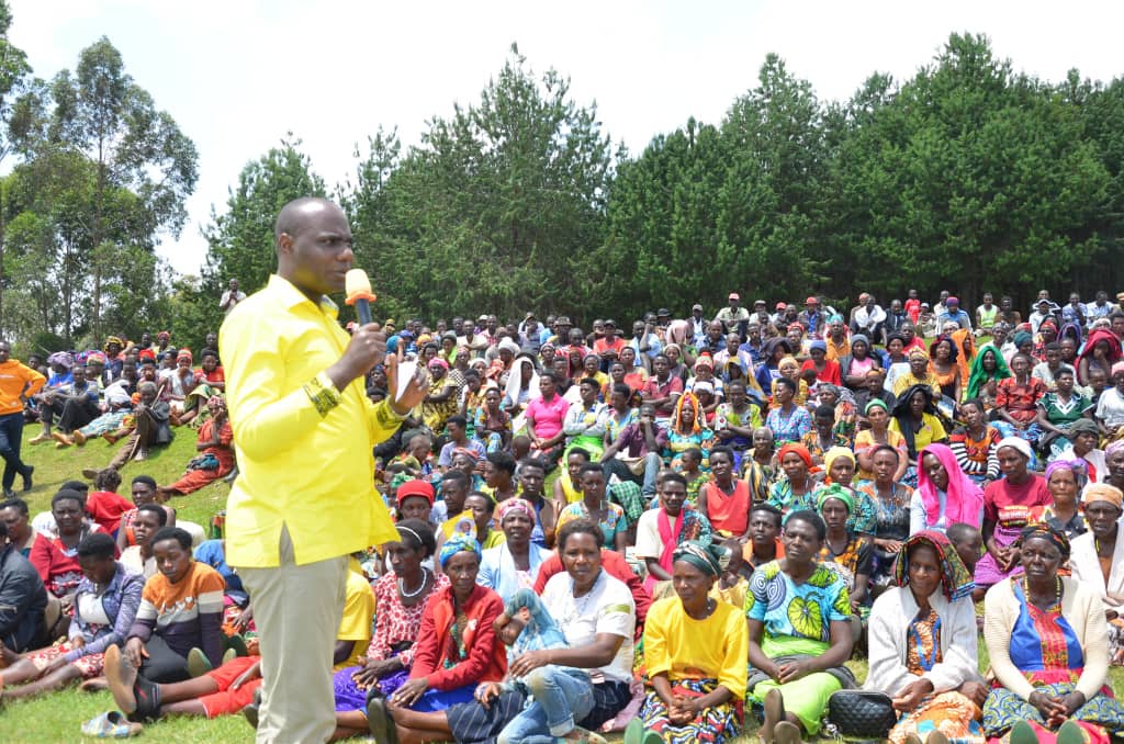 Minister Musasizi warns Rubanda locals against being misled by activists