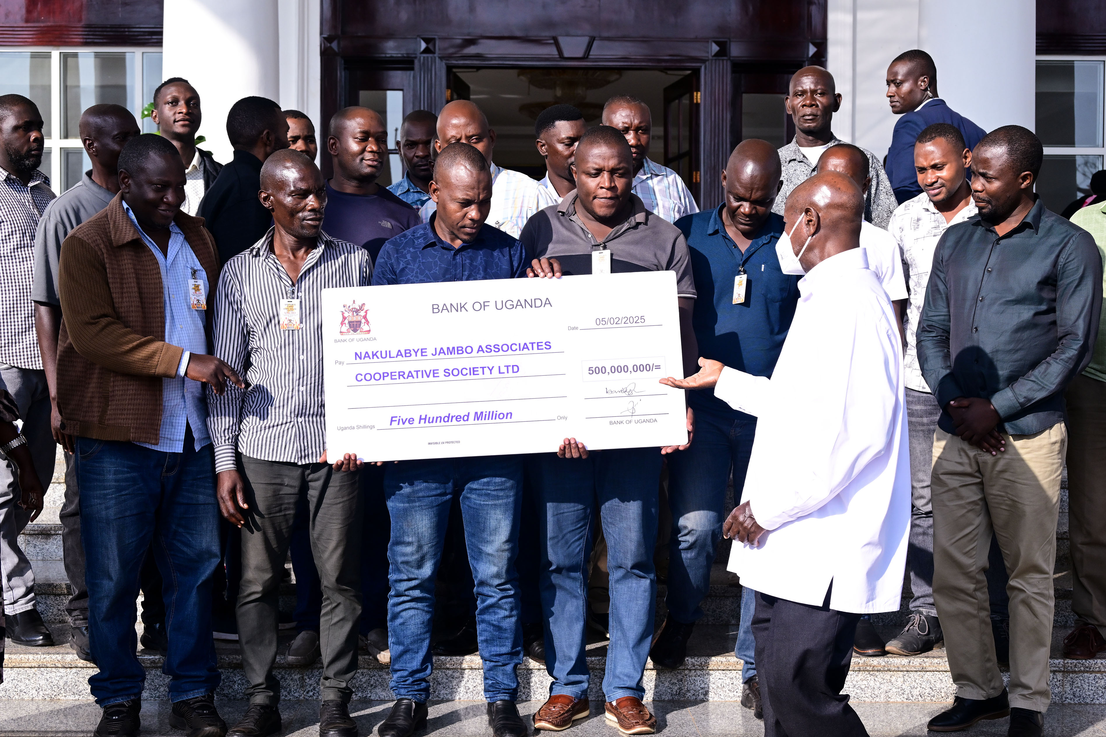 Museveni fulfills shs2.8bn pledge to Kampala ghetto saccos