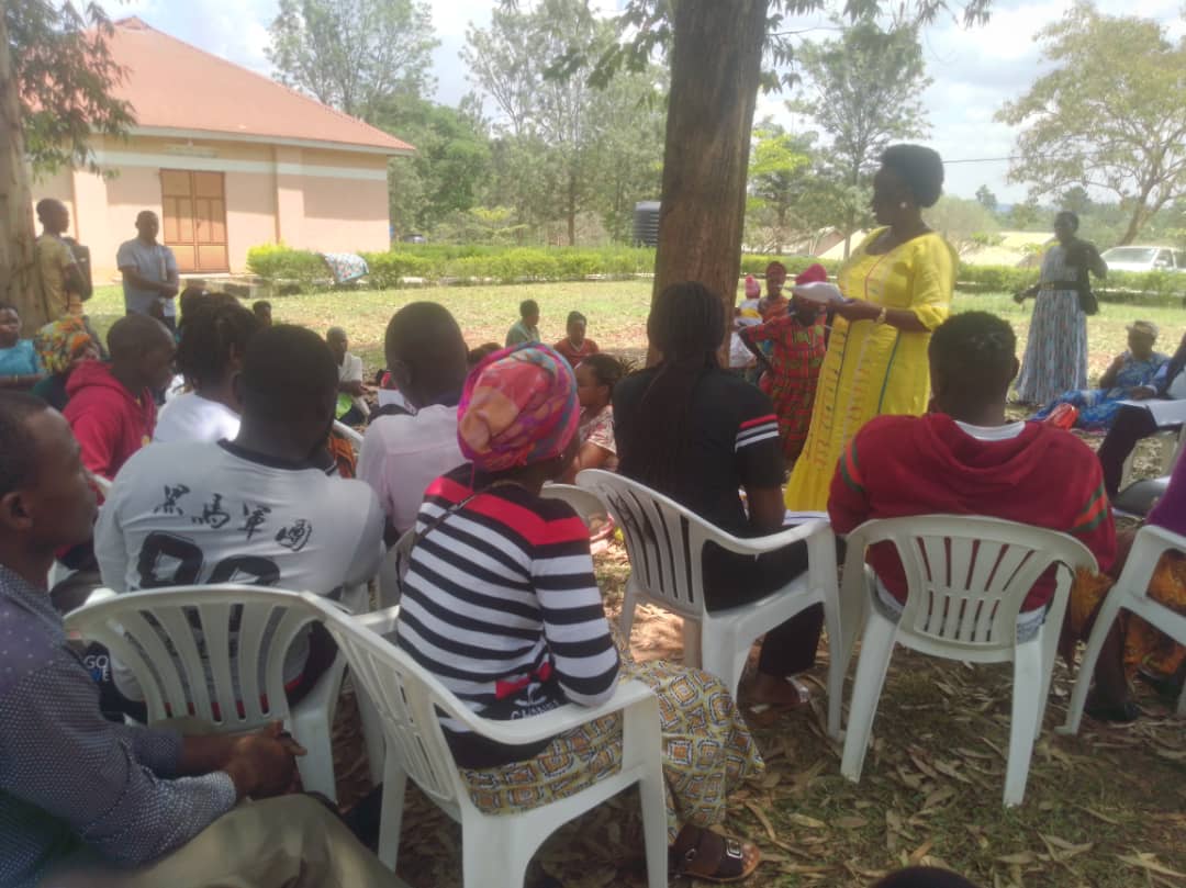 Women,Youth Receive Empowerment Funds In Kitagwenda
