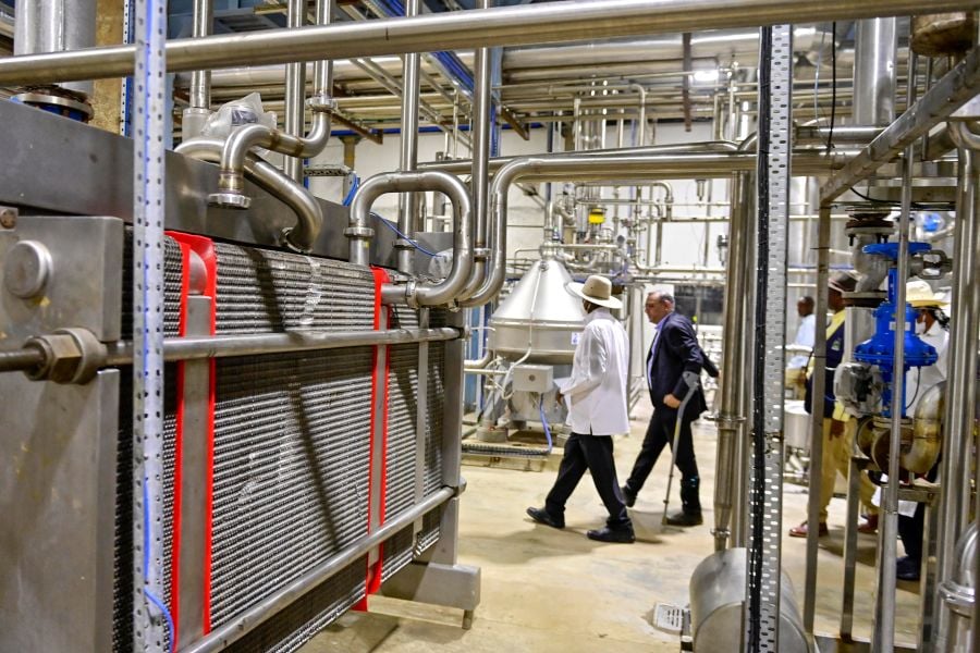Museveni launches milk processing plant in Kiruhura
