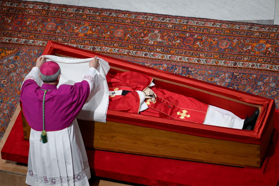 Pope’s Coffin Sealed Ahead of Funeral on Saturday
