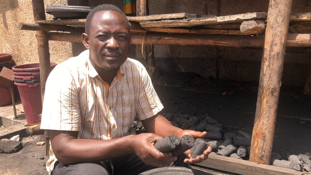 bale Man Turns Charcoal Dust into Energy