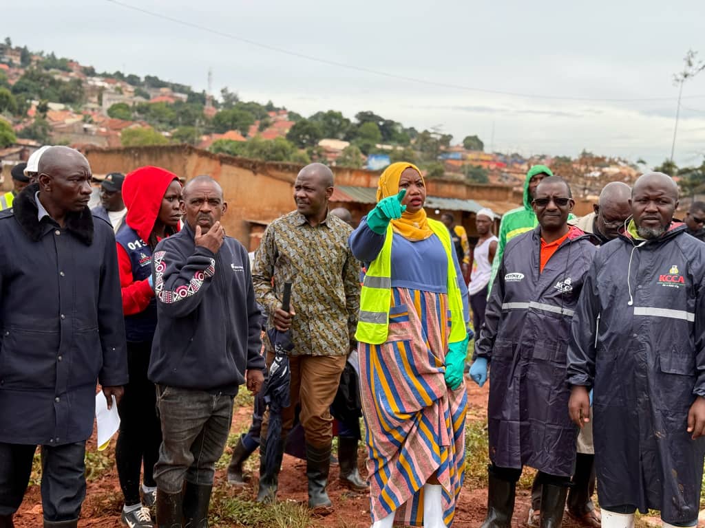 KCCA ED Buzaki Joins Nakawa Division Efforts to Clean City