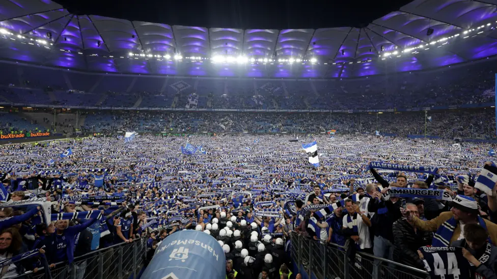 25 Fans Hospitalised After Hamburg Pitch Invasion
