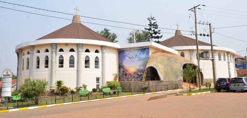 In the Footsteps of Martyrs or in the Shadow of Compromise? Church Under the Microscope