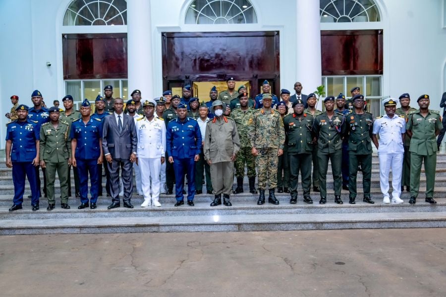 Museveni Meets Ghanaian Military Officers