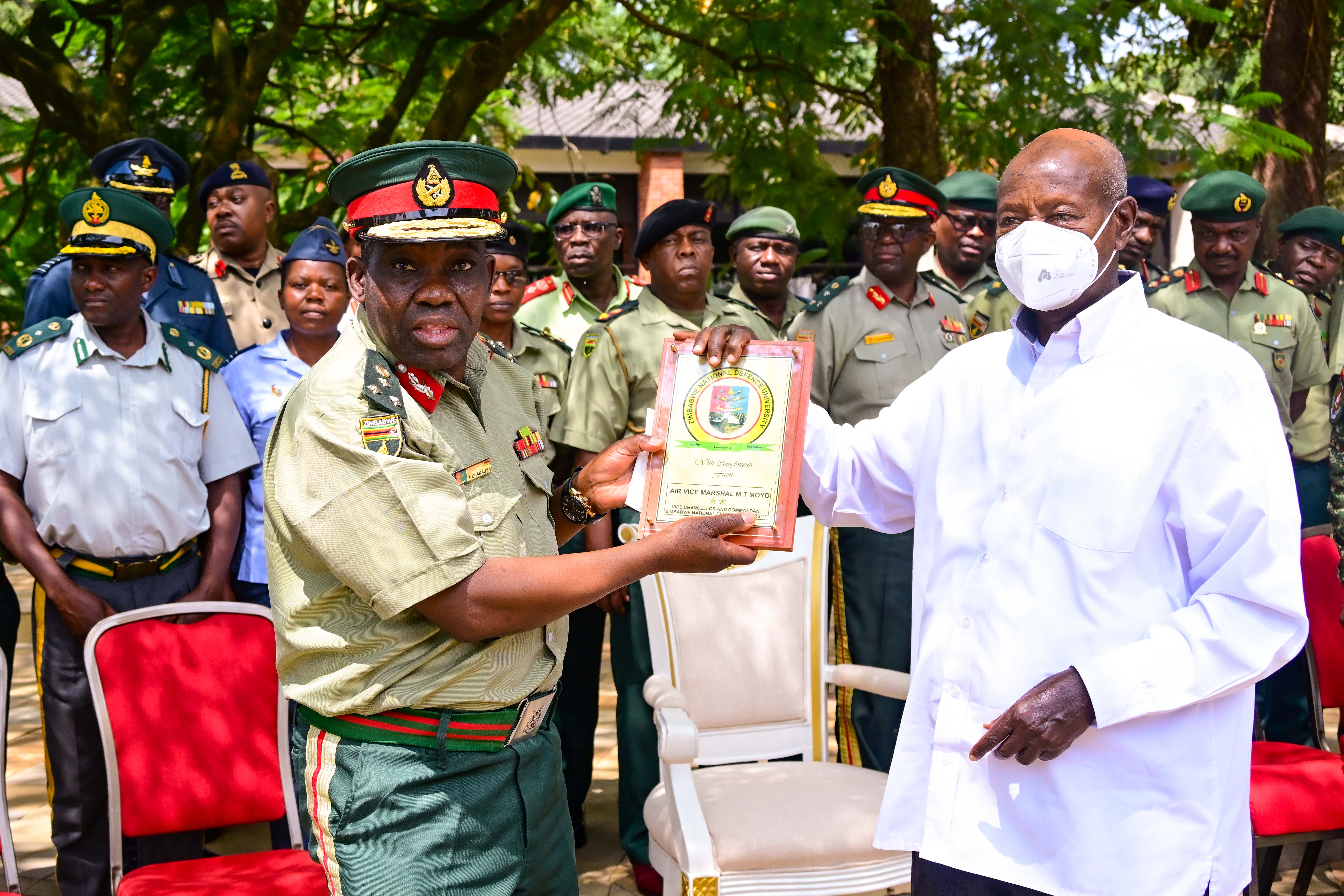 Museveni Lectures Zimbabwean Army Officers on Prosperity