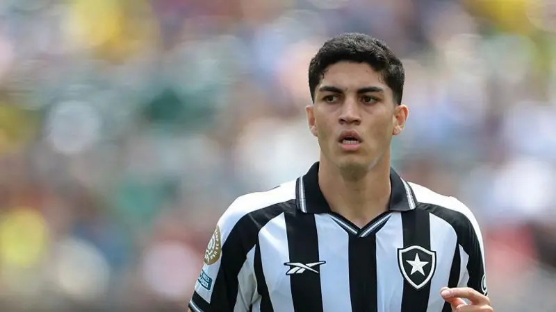 Forest sign Brazilian defender Cunha from Botafogo