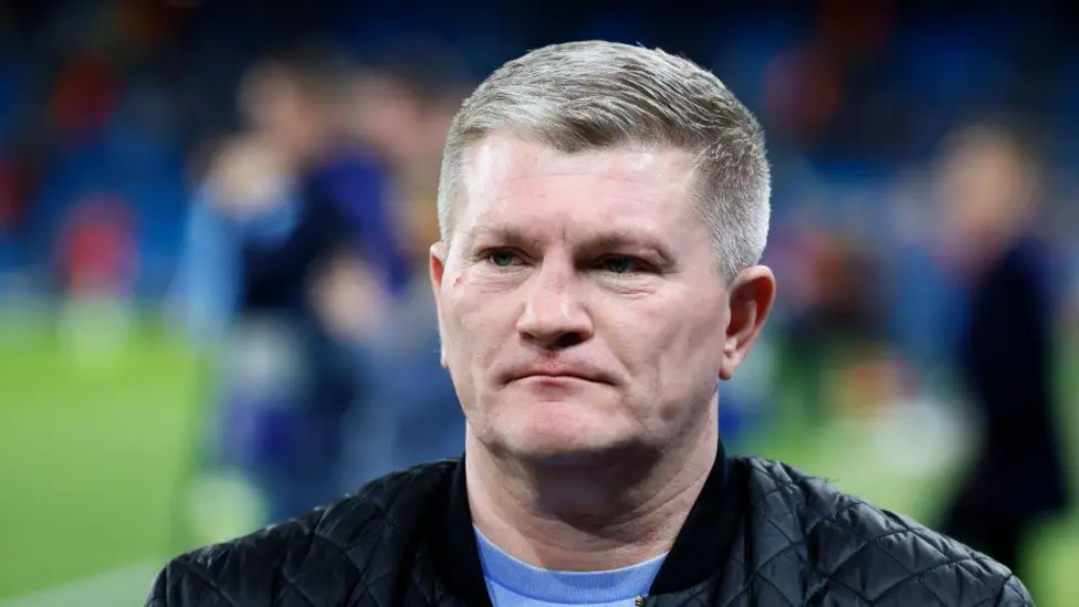 Hatton, 46, announces comeback, ending 13-year retirement