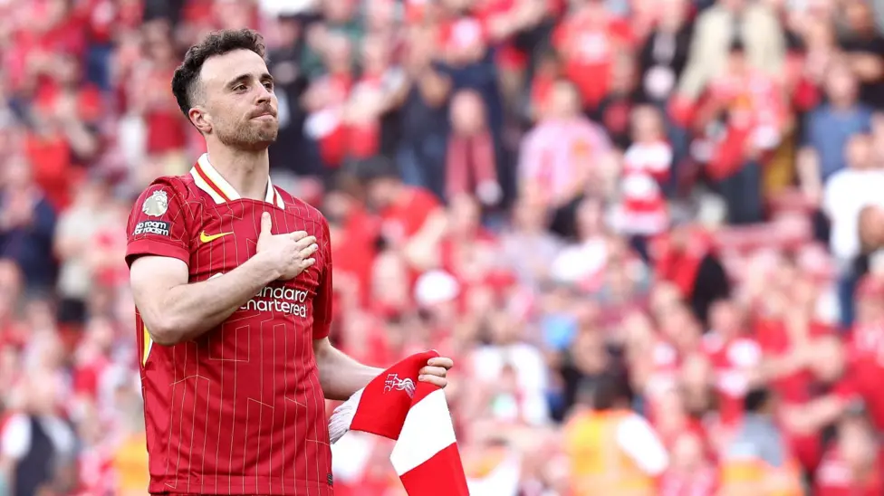 Man Utd lay tribute to Jota and Silva at Anfield