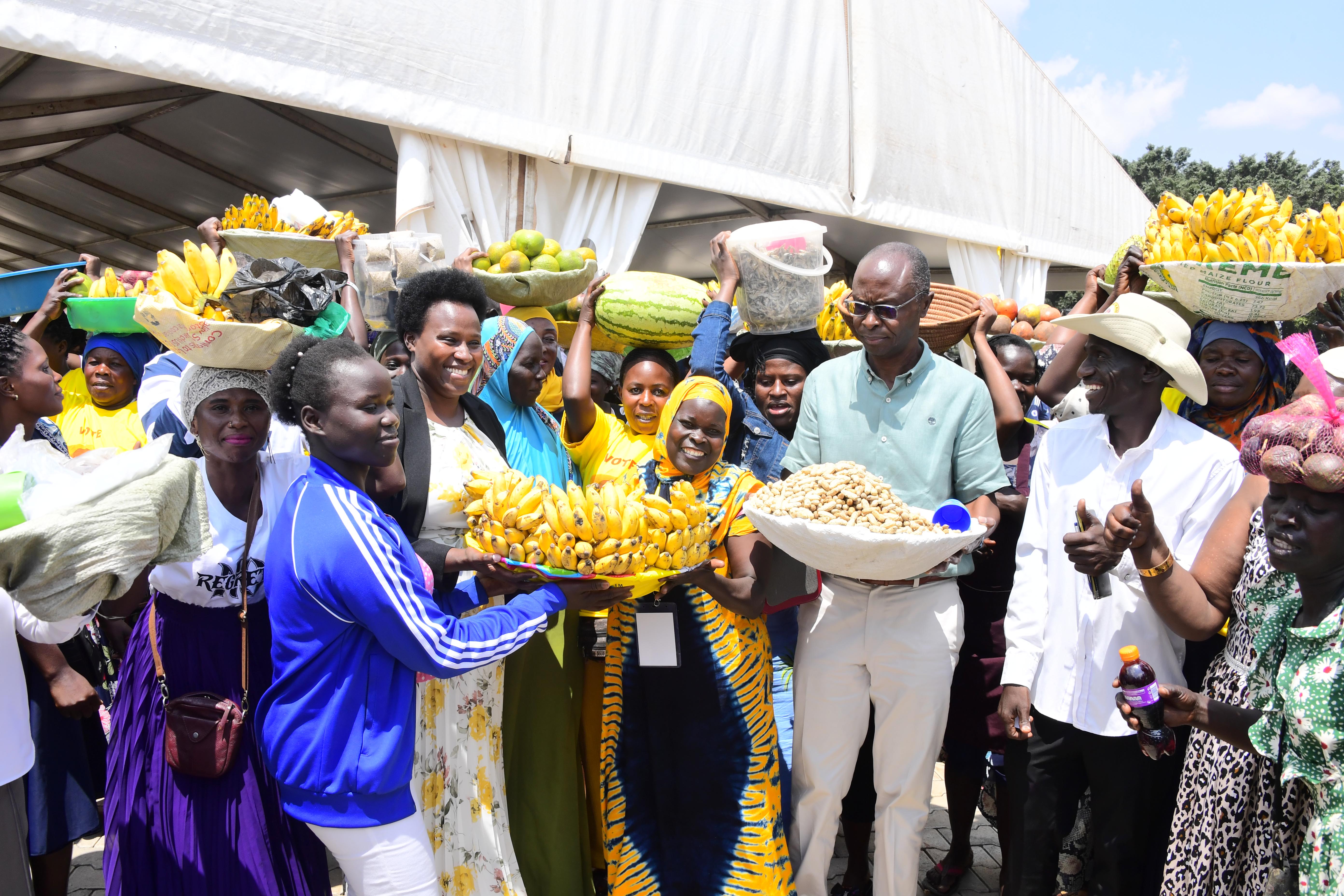 Museveni Gives Shs300M Financial Boost to Kampala Street Vendors
