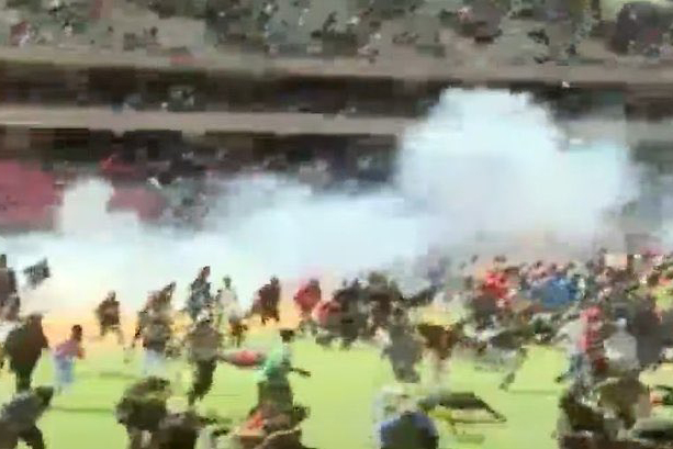 Gunshots, Teargas as Mourners Threaten to Overrun Odinga Viewing at Kasarani