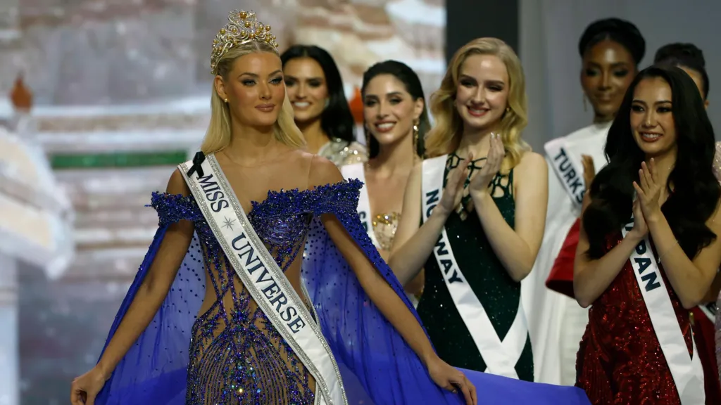 Two Miss Universe judges quit scandal-hit pageant, as one claims it's rigged