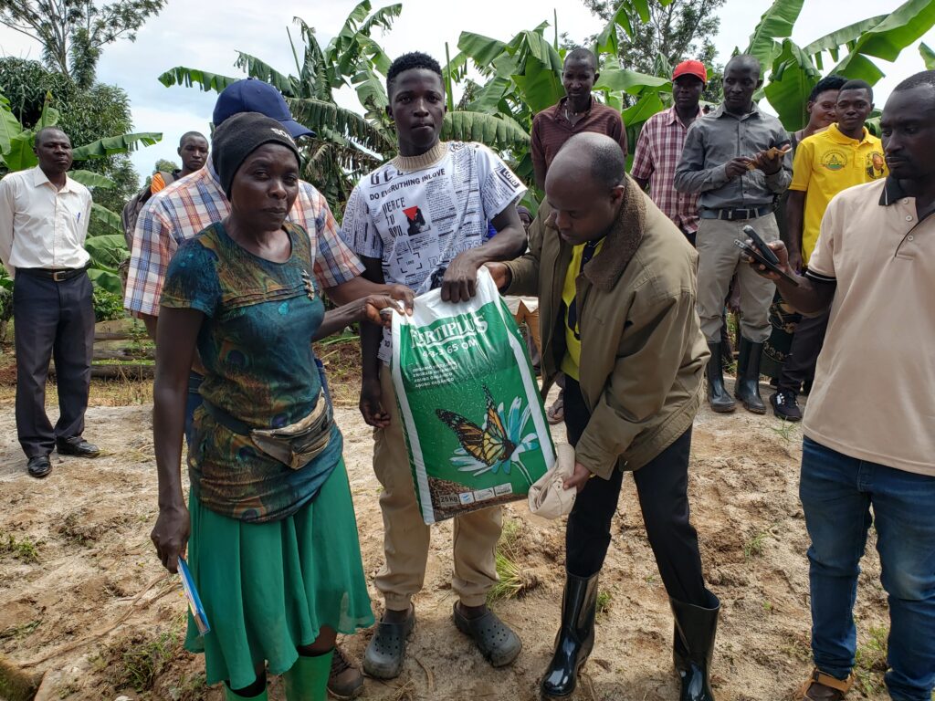 Govt Donates Fertilisers and Trains Farmers on Coffee Management in Kibaale