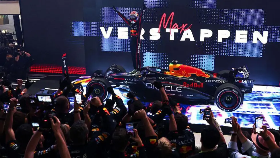 Verstappen Qatar win takes title fight to final race