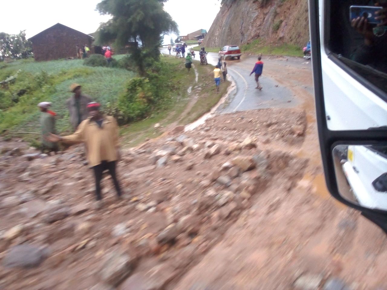 Works Ministry Issues Traffic Alert After Landslides Hit Kabale–Kisoro Road