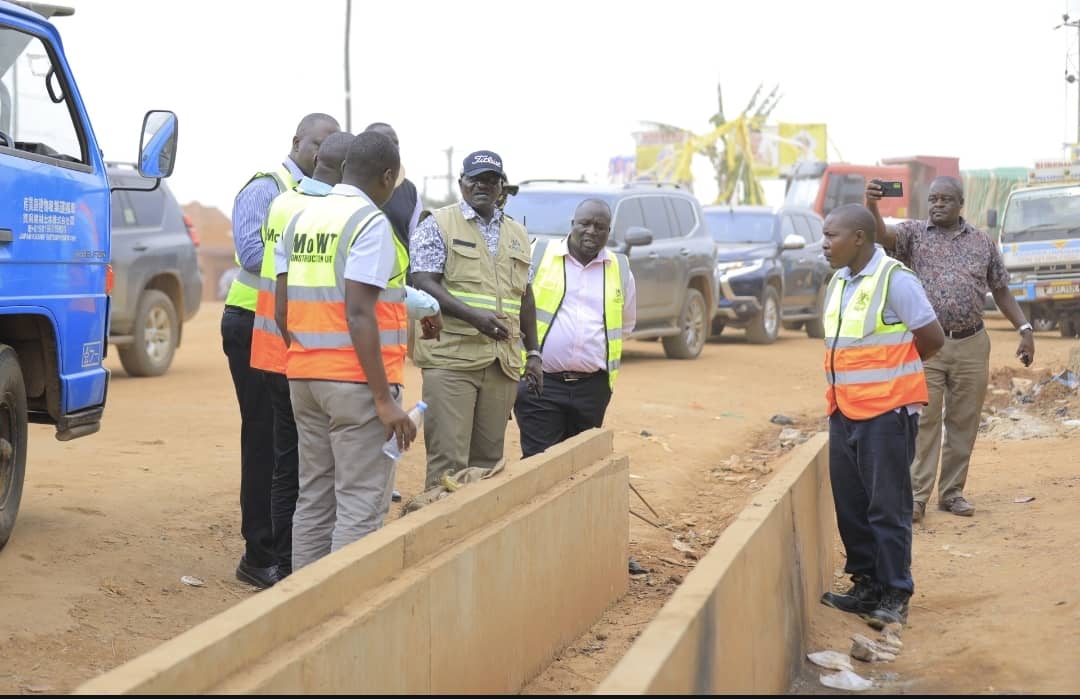 Katumba flags delays on Matugga–Semuto–Kapeeka road, praises work quality