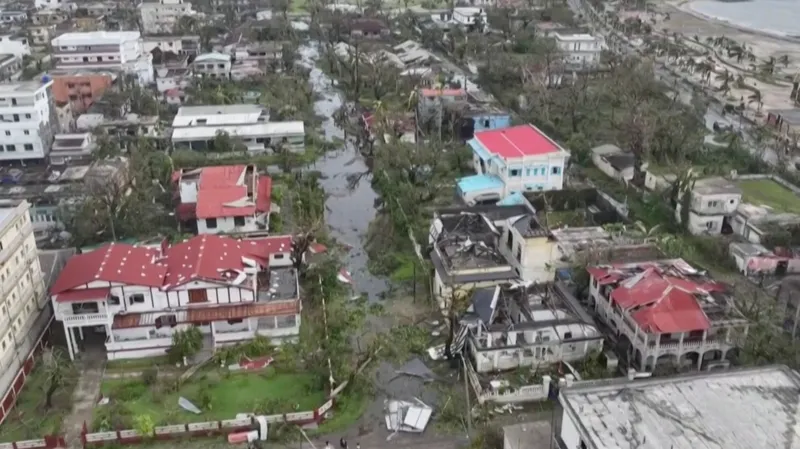 Powerful cyclone kills at least 20 as it tears through Madagascar port