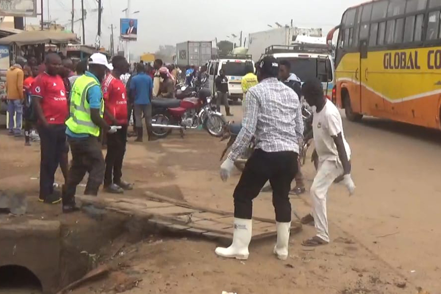 Kayabwe Leaders Evict Roadside Vendors in Highway Clean-Up Drive