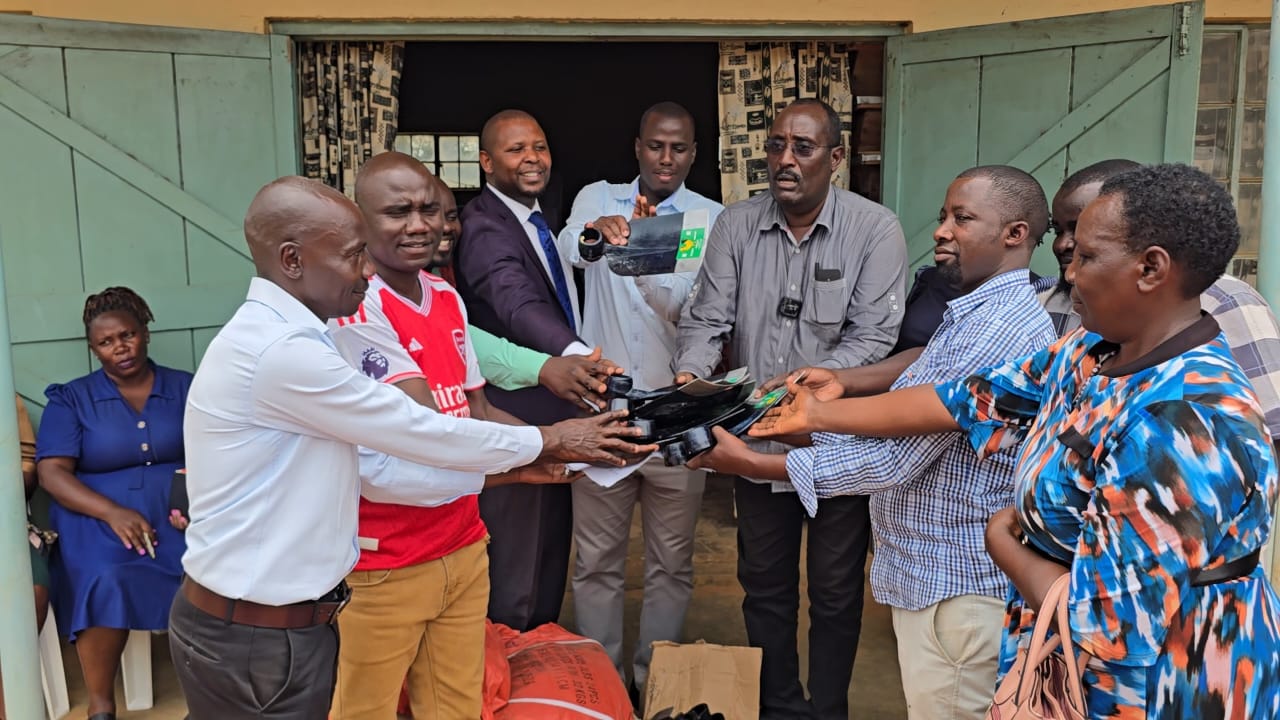 Govt Distributes 50,000 Hand Hoes to Mubende Farmers