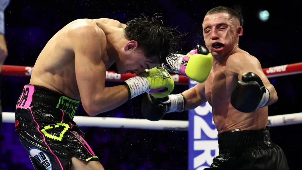 Ball dramatically stopped in 12th to lose world title