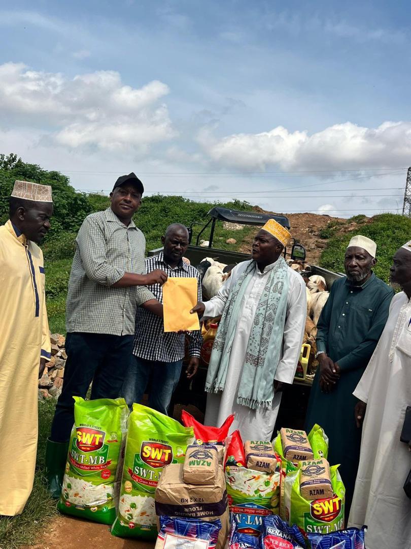 Gen Muhoozi Donates Eid al-Fitr Gifts To Kampala’s Muslim Community