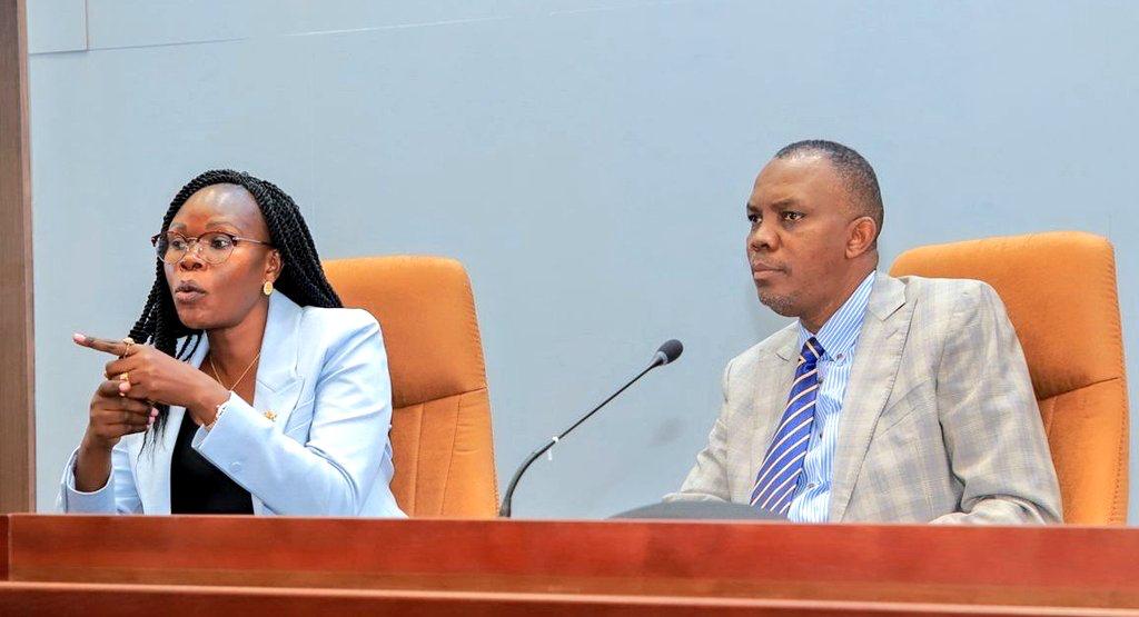 Govt Consults Textile Industry Stakeholders to Boost Local Garment Manufacturing