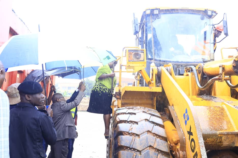 Govt Warns Contractors Against Using Old Vehicles on Road Projects