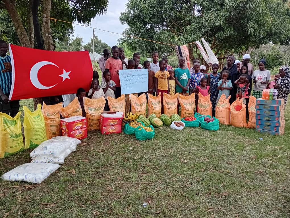 Anadolu Foundation Donates Food to Muslim Students in Jinja Ahead of Eid al-Fitr