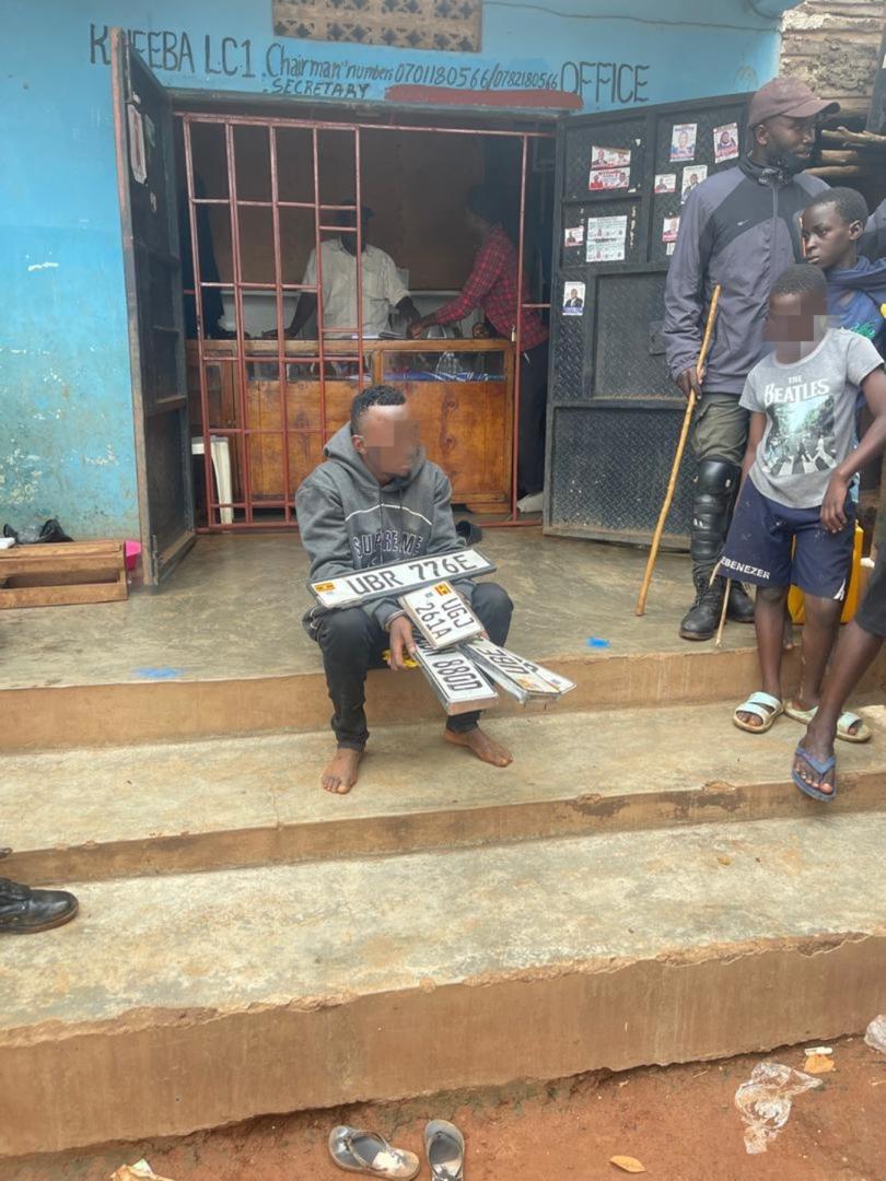 Five Arrested Over Vehicle Number Plate Theft