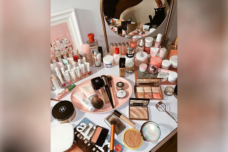 Makeup Use: Is What is Good for the 'Gender' Good for Guys Too?