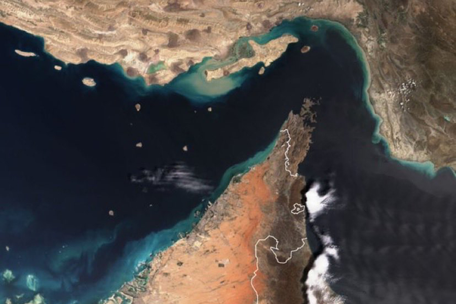 US Weighs Iran Proposal to End War, Reopen Strait of Hormuz Amid Nuclear Standoff