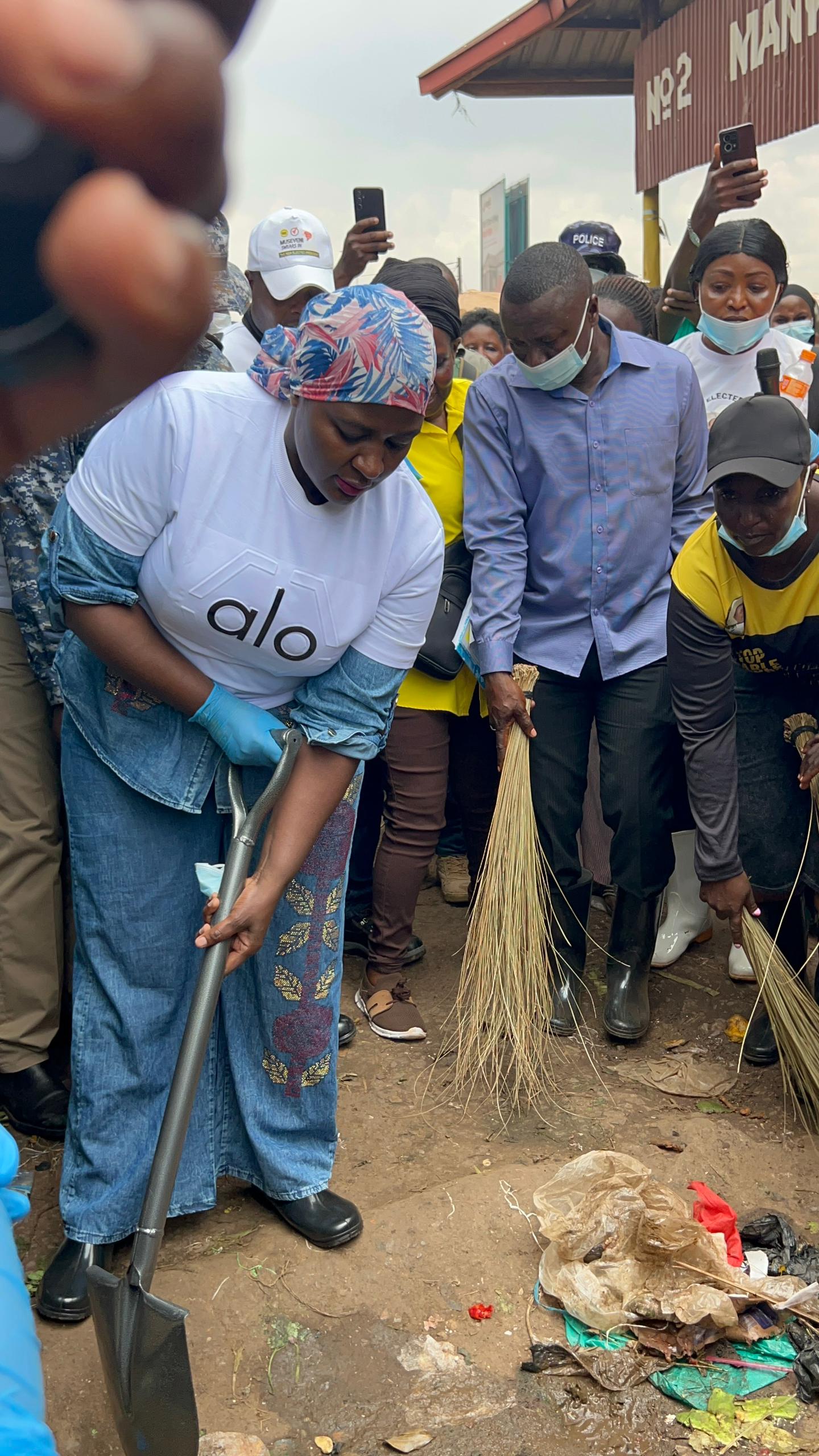 Excitement as Hajjat Namyalo Cleans Kalerwe Market, Mobilizes Bazzukulu Ahead of Museveni Swearing-in